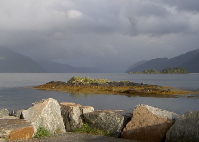 bij de veerpont naar Halsa